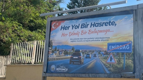 Emirdağ’dan gurbetçilere özel uğurlama: Dönüş yoluna billboardlu mesaj